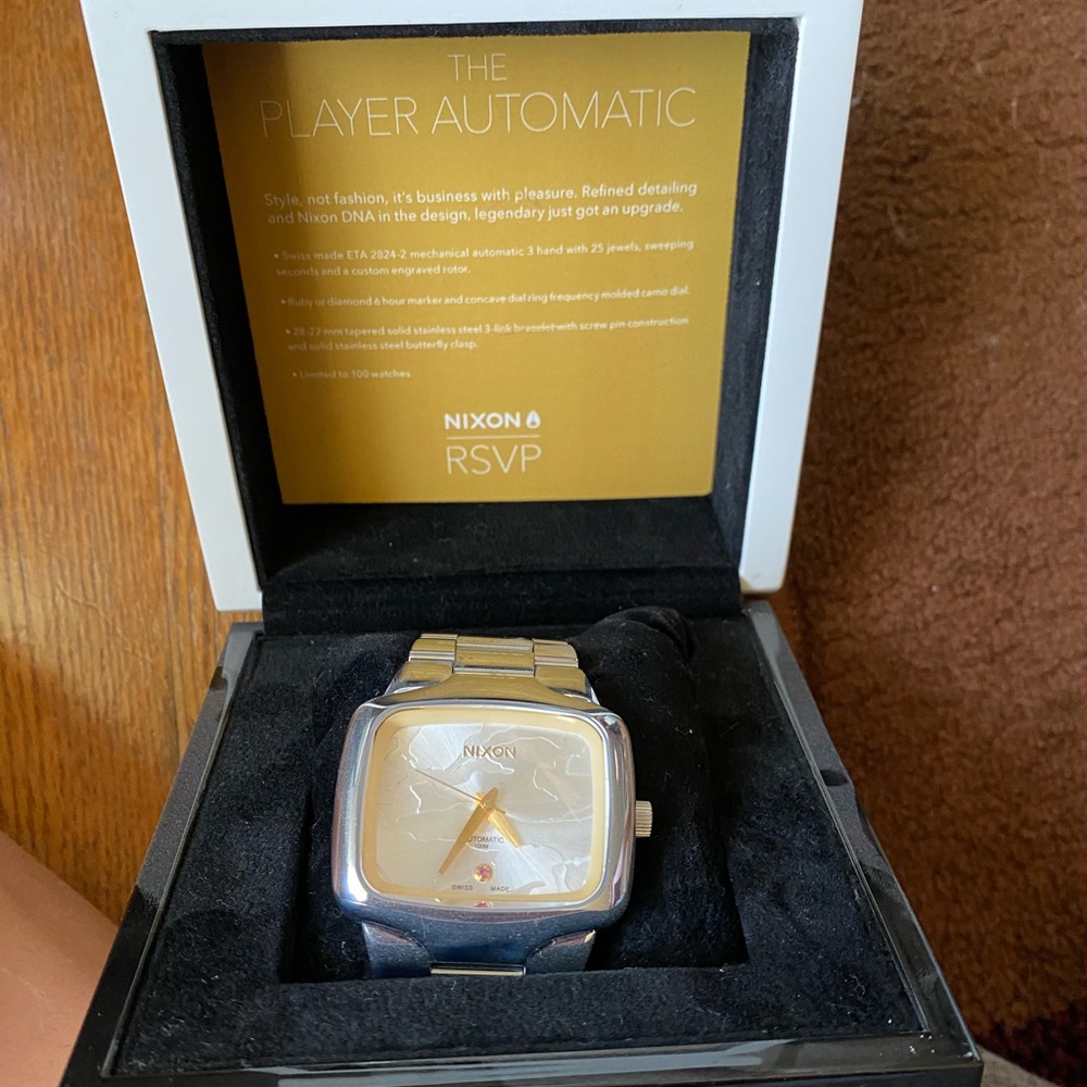 Limited edition Nixon Silver/Gold Automatic Player